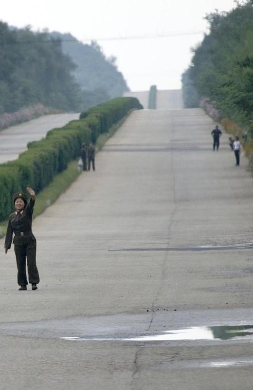 13 586907 520x800 Запрещенные фотографии   Северная Корея, снятая скрытой камерой