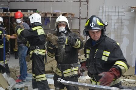 З-під завалів кадетського училища в Севастополі врятували 5 людей