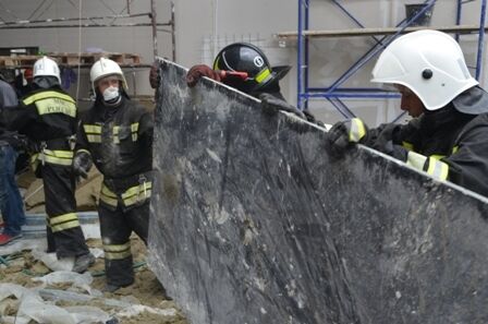 З-під завалів кадетського училища в Севастополі врятували 5 людей