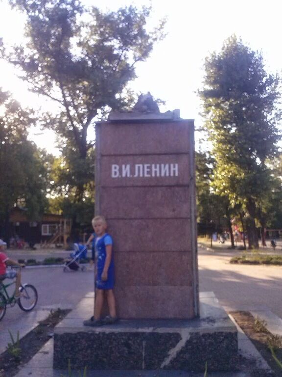 На Донбассе снесли очередной памятник Ленину