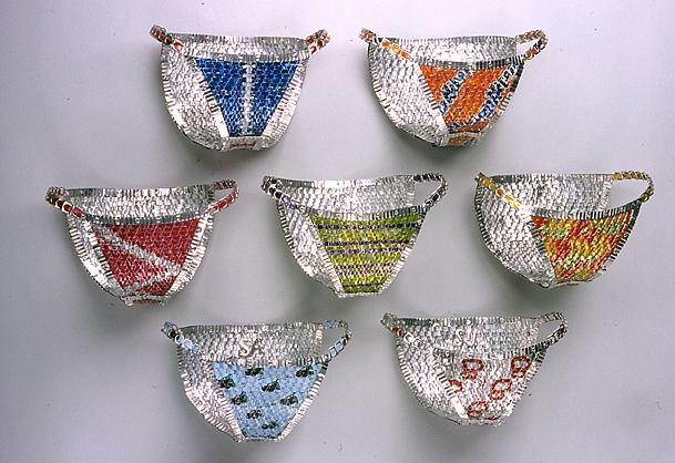 Лифчики из птиц и алюминиевые трусы. Самое необычное нижнее белье