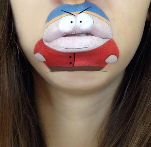 Креативный визажист рисует мультяшных персонажей на своих губах