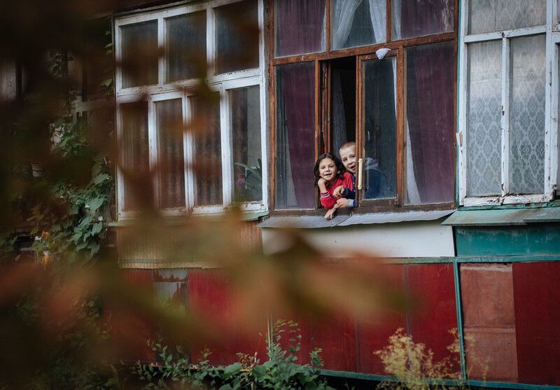 Фото солдата, що намагався розсмішити дітей в зоні АТО, підірвало соцмережі