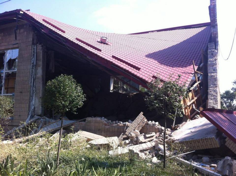 Разрушен снарядами крупнейший в Украине Донецкий краеведческий музей