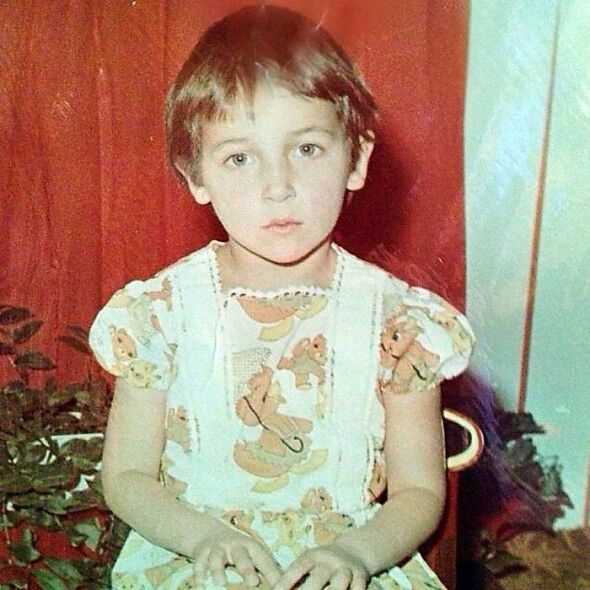 Алсу в детстве каждое лето брили налысо