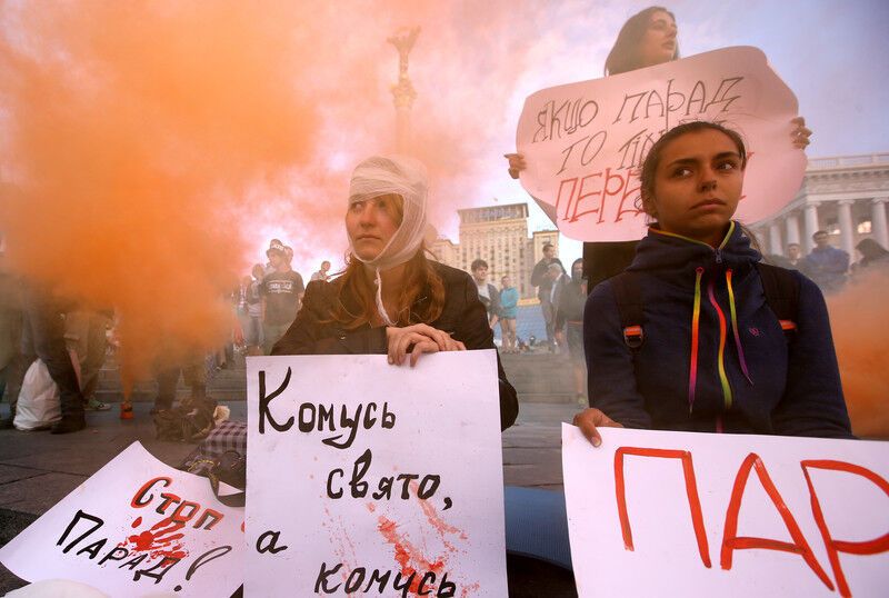 На Майдане с дымовыми шашками протестовали против парада на День Независимости