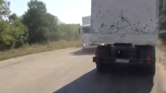 Колонна белых грузовиков из РФ проехала через Краснодон