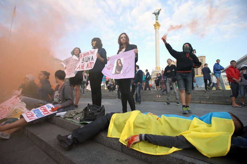 На Майдане с дымовыми шашками протестовали против парада на День Независимости