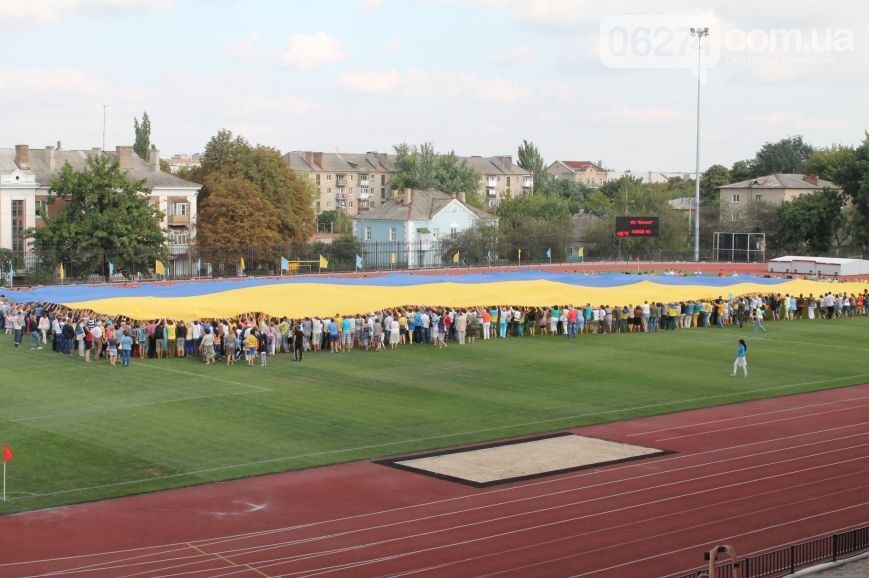 В Артемовске развернули самый большой в мире флаг Украины