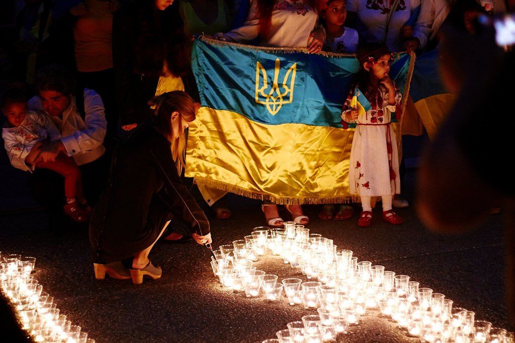 Украинцы во многих городах США зажгли "искру единства"