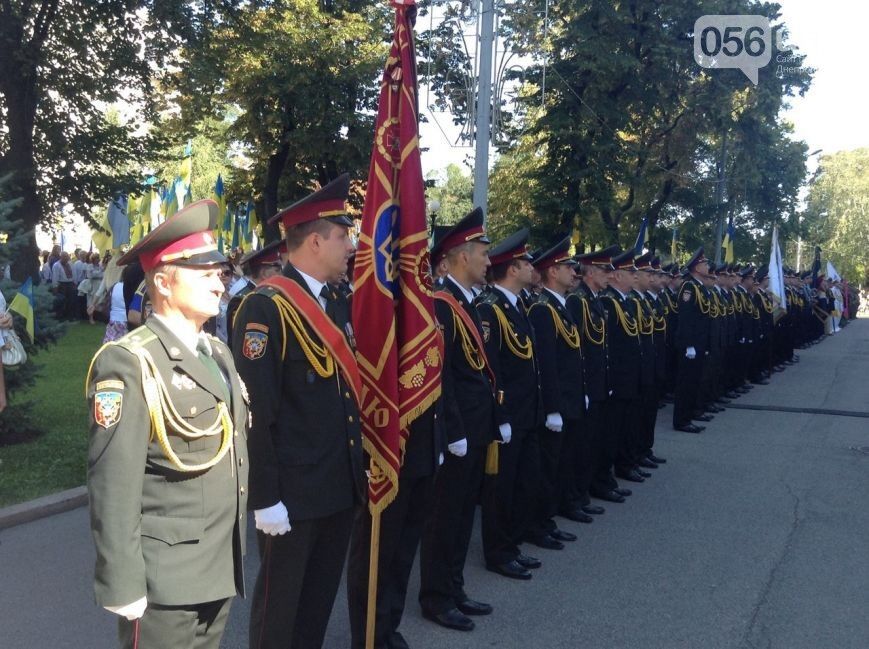 В Днепропетровске День Независимости отпраздновали пешим маршем и вышиванками