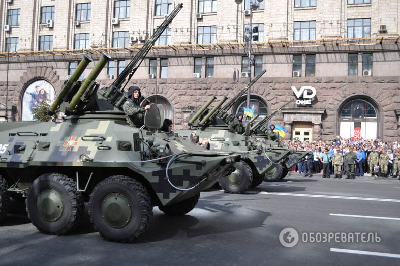 В Киеве прошел военный парад. Фоторепортаж