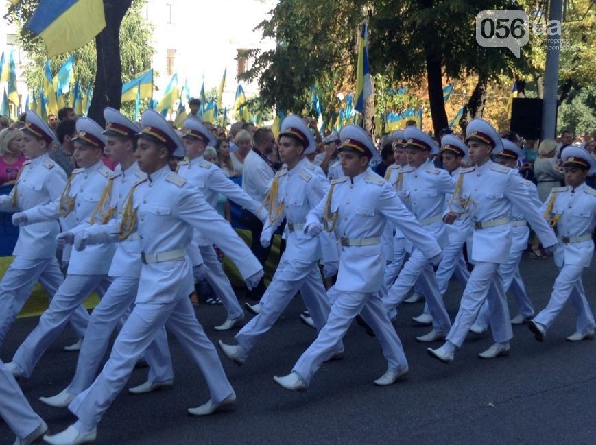 В Днепропетровске День Независимости отпраздновали пешим маршем и вышиванками