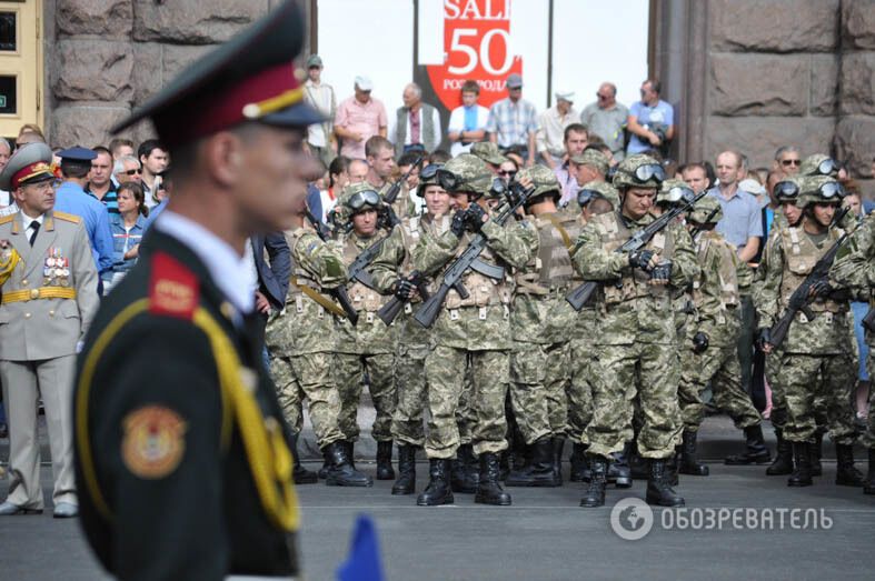В Киеве прошел военный парад. Фоторепортаж