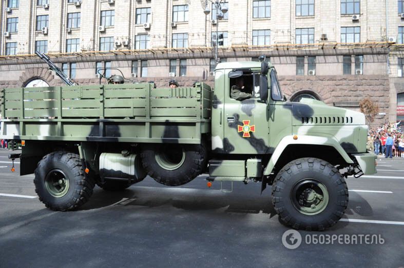 В Киеве прошел военный парад. Фоторепортаж