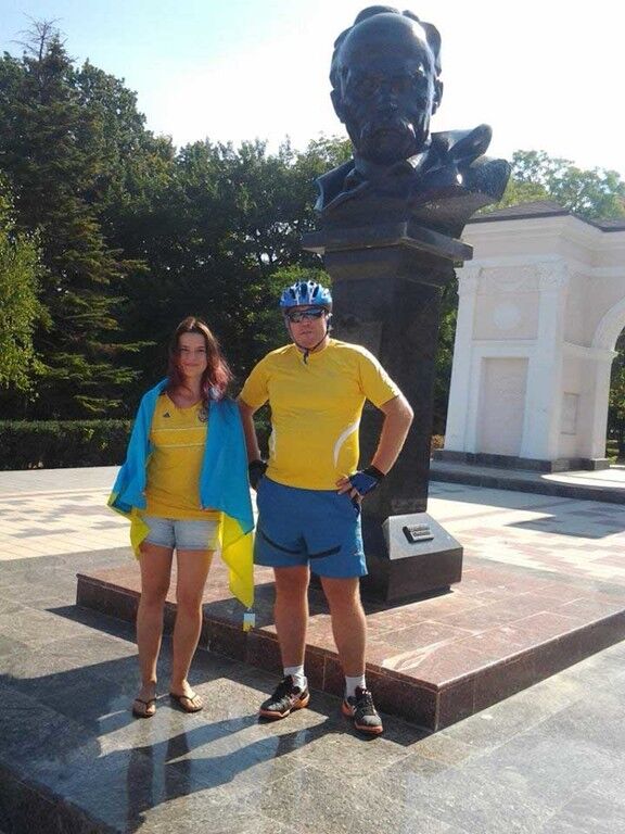 В Симферополе задержали врача, осмелившегося поднять флаг Украины в парке