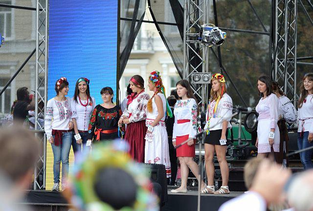 Самые красивые наряды всеукраинского парада вышиванок