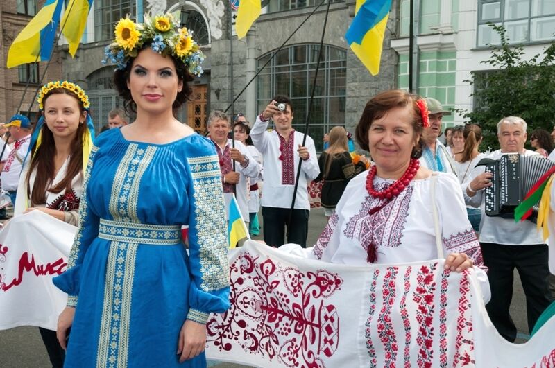Самые красивые наряды всеукраинского парада вышиванок