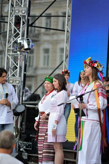 Самые красивые наряды всеукраинского парада вышиванок