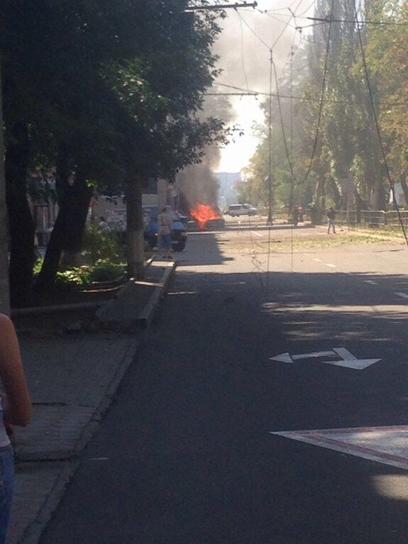 Луганчане выходят на улицу только за водой и хлебом: террористы обстреливают город минометами