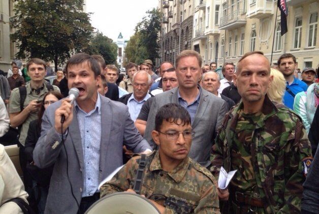 Під АП вимагають відправити у Іловайськ підкріплення і звільнити Гелетея