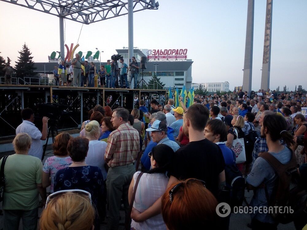 В Мариуполе тысячи людей вышли на митинг против вторжения террористов "ДНР"