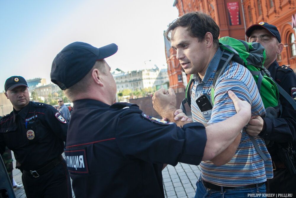 На антивоєнний мітинг в Москві вийшов один чоловік і відразу був затриманий поліцією