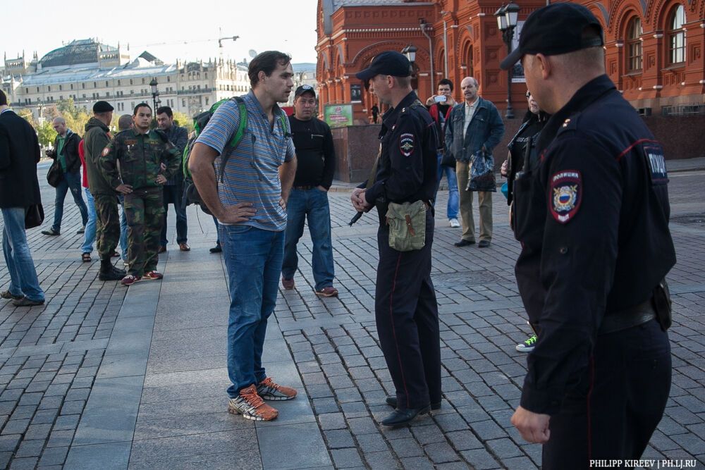 На антивоєнний мітинг в Москві вийшов один чоловік і відразу був затриманий поліцією