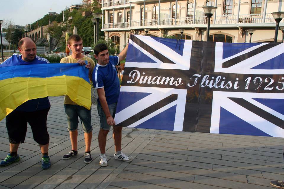 Грузинские ультрас провели пикет в поддержку Украины и передали "привет" Путину
