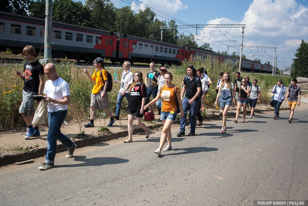 Російські активісти та журналісти затримані і побиті за спробу прогулятися біля дач чиновників РФ