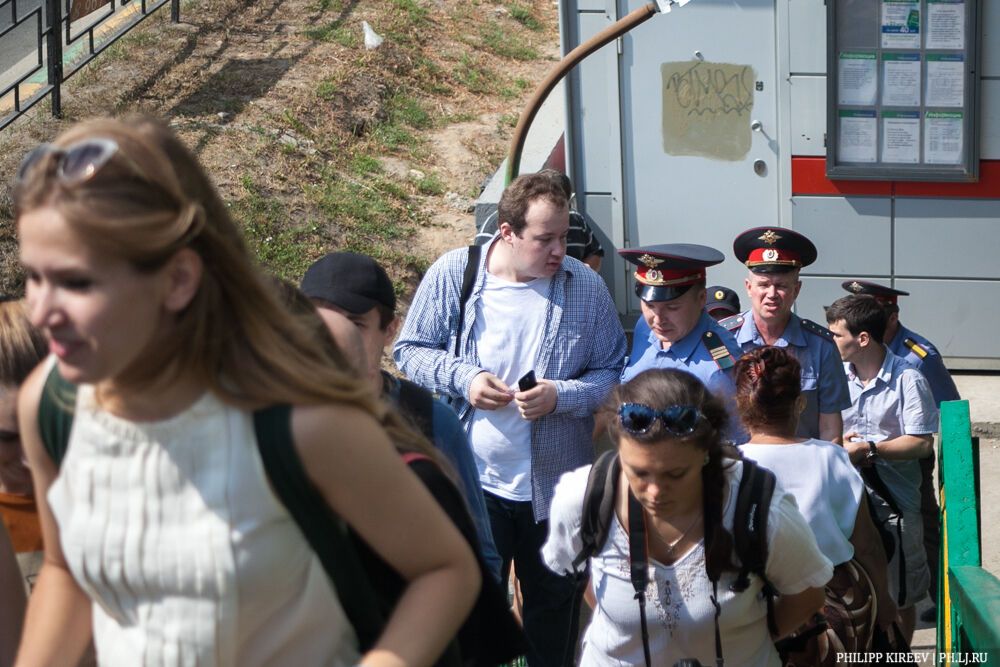 Російські активісти та журналісти затримані і побиті за спробу прогулятися біля дач чиновників РФ