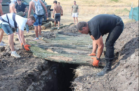 Отец 32 детей вышел с сыновьями рыть окопы под Мариуполем