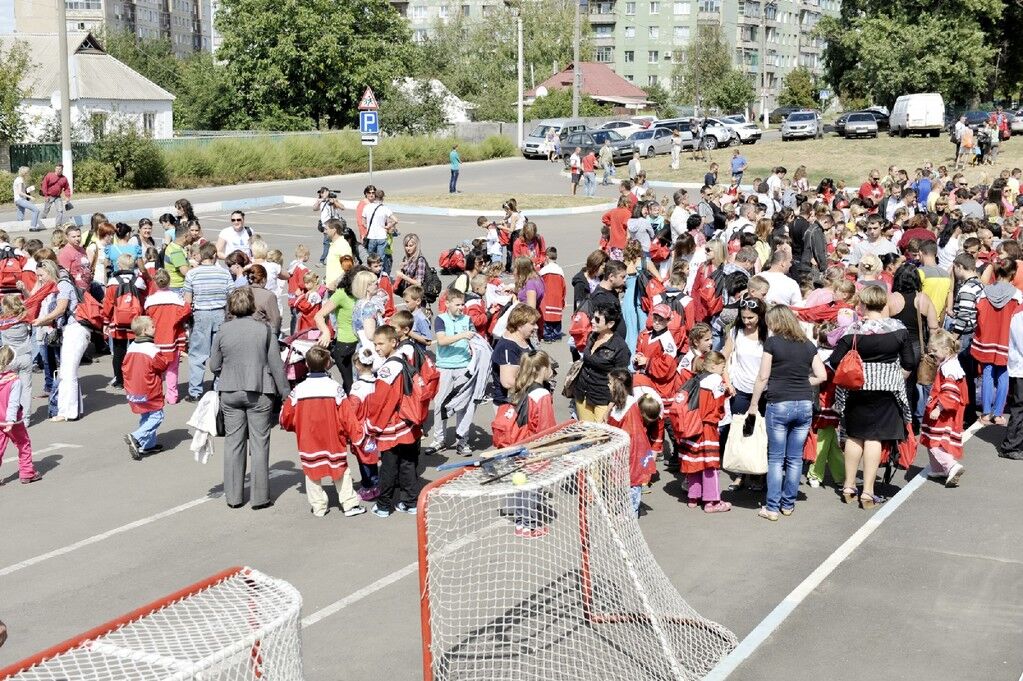 ДЮСШ хоккейного клуба "Донбасс" открыла двери для детей из Славянска, Краматорска и Константиновки