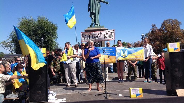 Одесситы на антивоенном митинге попросили россиян остановить маньяка-Путина