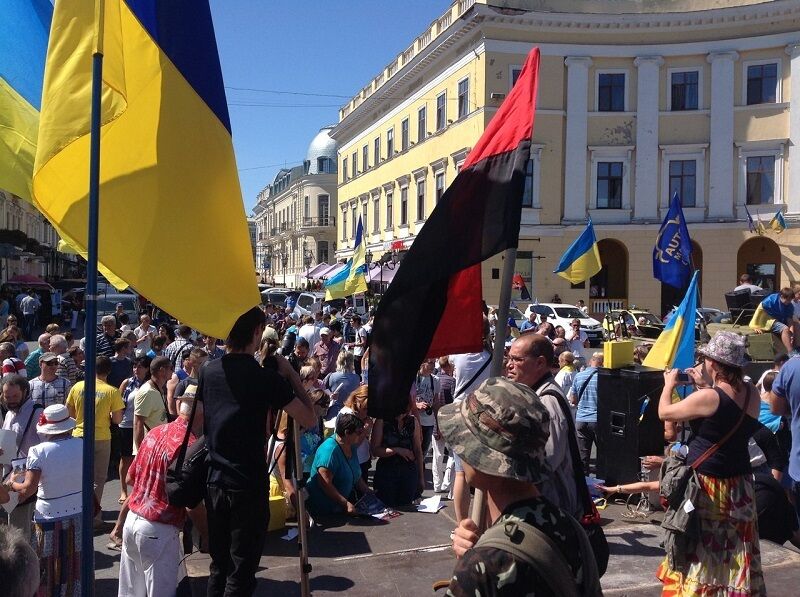 Одесситы на антивоенном митинге попросили россиян остановить маньяка-Путина