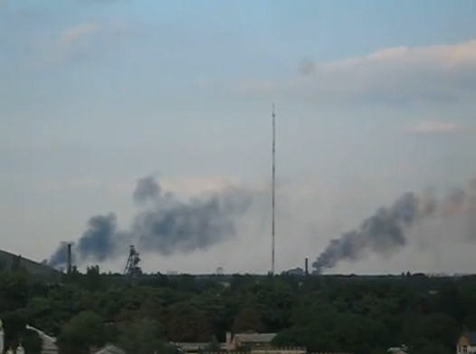 Танки "ДНР" обстреляли Донецк: горят дома, есть жертвы