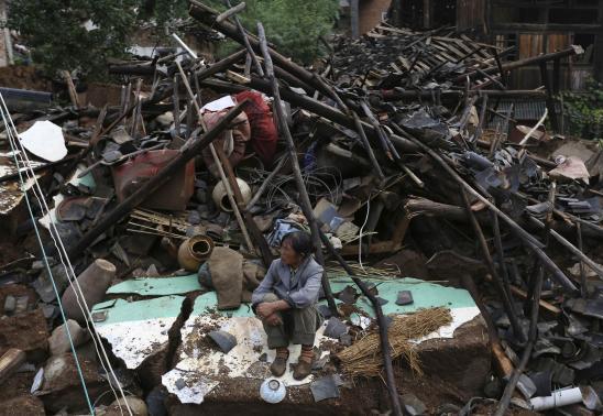 Число жертв землетрясения в Китае достигло 398 человек