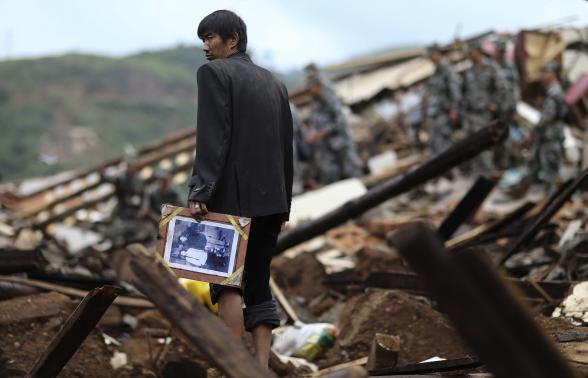 Число жертв землетрусу в Китаї досягла 398 осіб