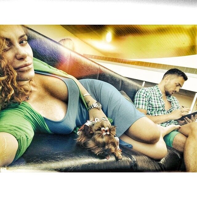 Слава из "НеАнгелов" даже собаку нарядила в вышиванку