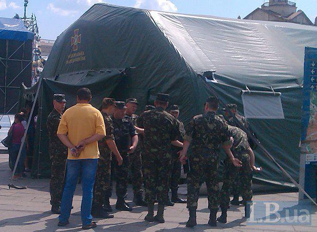 Нацгвардия устроила рекрутинг добровольцев прямо на Майдане