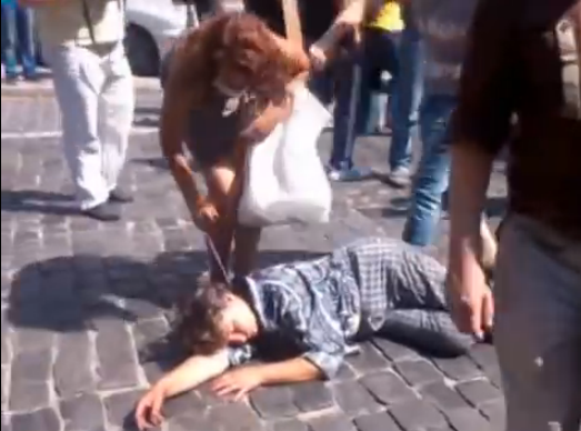 Активисты Майдана сорвали украшения с потерявшей сознание женщины 