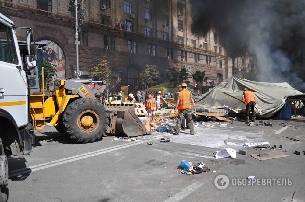 Ситуация на Майдане: шины потушили, палатки и часть баррикад убрали