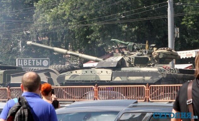 У Києві бачили колону танків