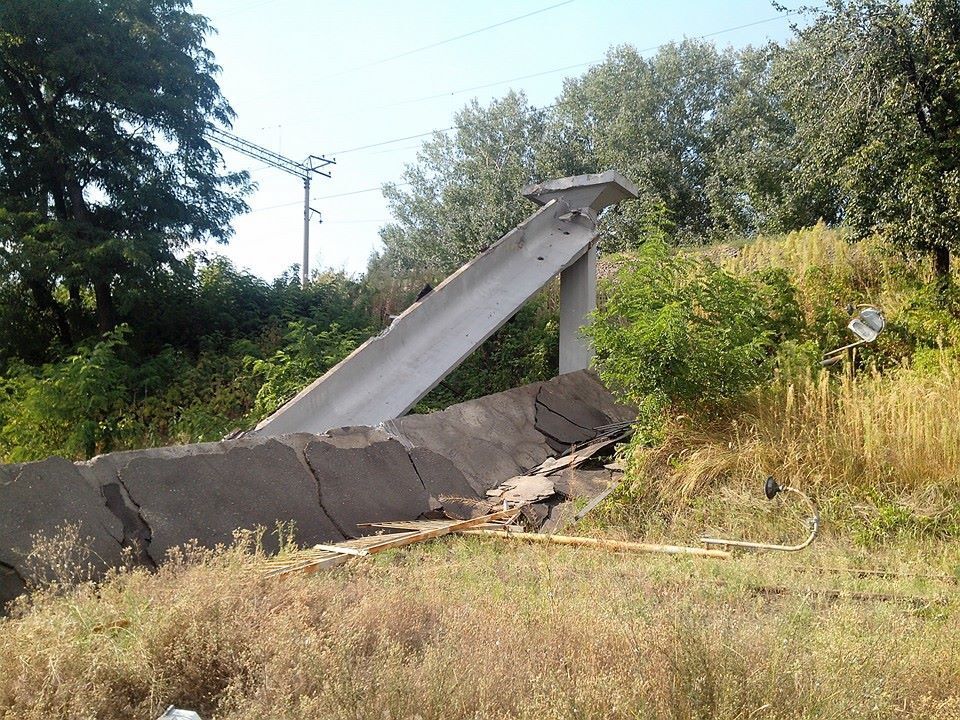 В Києві зруйновано пішохідний міст