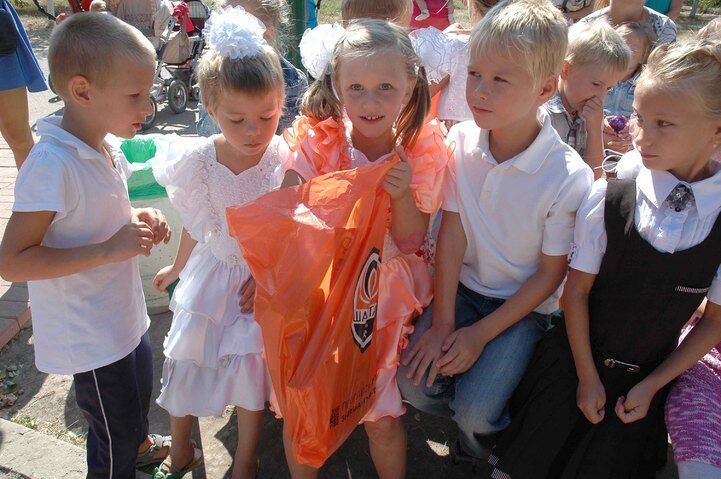 "Шахтер" помог детям-переселенцам из зоны АТО