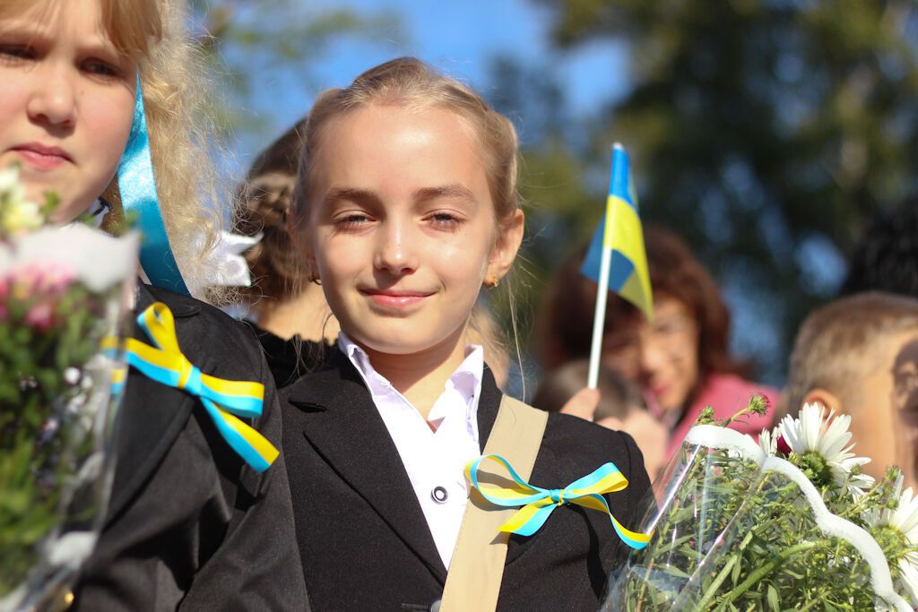 Киевские школьники пришли на линейку в вышиванках