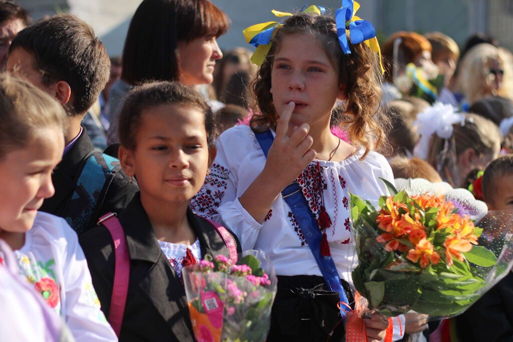 Київські школярі прийшли на лінійку у вишиванках