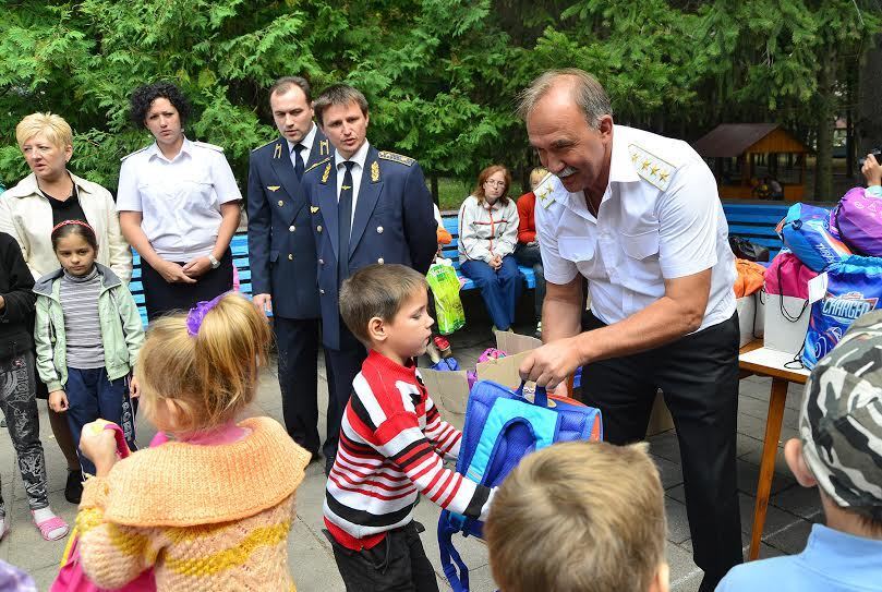 Украинские железнодорожники помогли детям беженцев начать учебный год