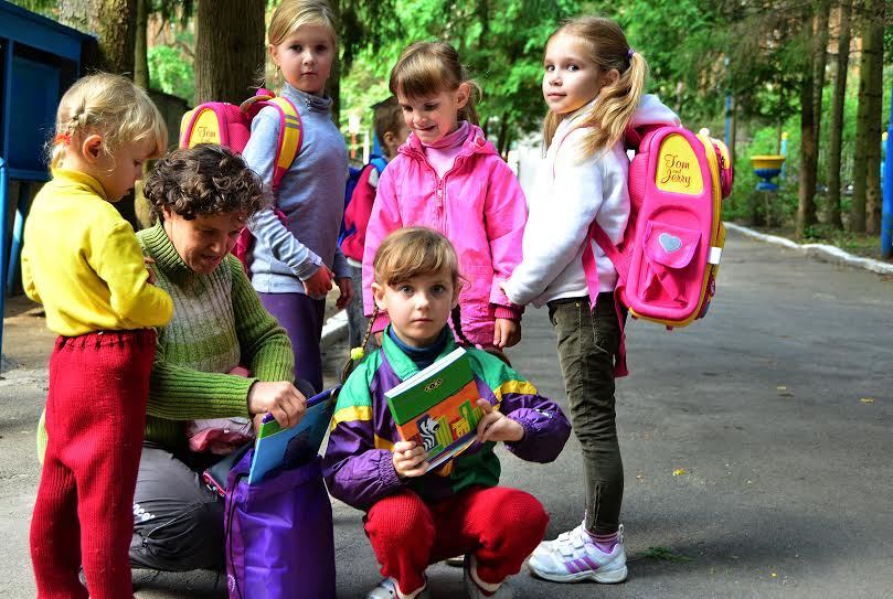 Украинские железнодорожники помогли детям беженцев начать учебный год