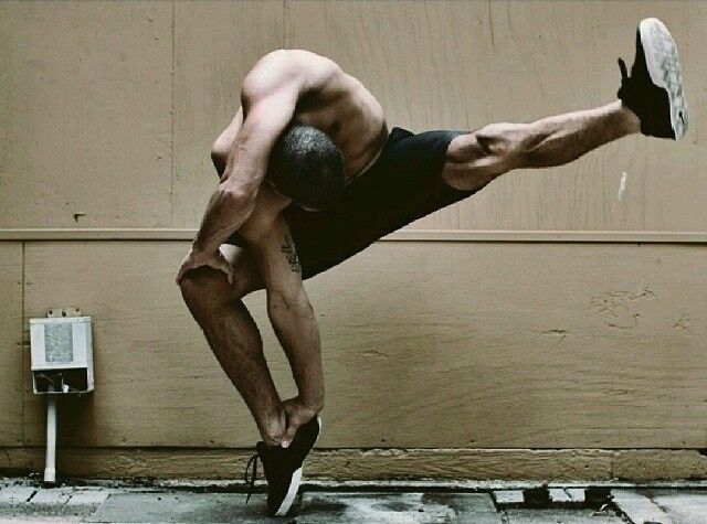 Удивительный танцор по прозвищу "Резиновые ноги"